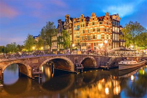 things to know when traveling to amsterdam.
